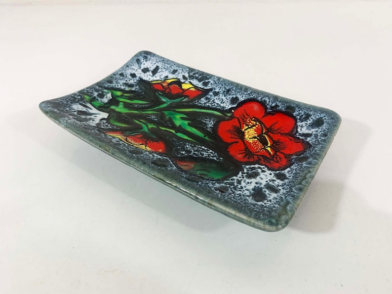 Vintage French Hand Painted Mid Century Vallauris Studio Pottery Plate Black Splatter Drip Glaze Red Green Flower Poppy 1960s 1970s image 2