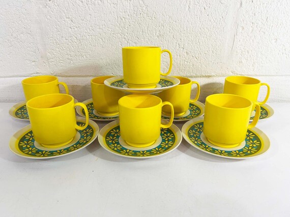 Vintage Oneida Melmac Cup and Saucer Set: 1970s Flower Power Plastics