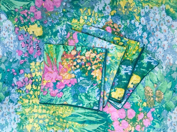 Vintage Tablecloth & Set of 4 Napkins Watercolor Flowers Floral Cloth Fabric Reusable 1980s Dinner Party Holiday