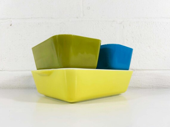 Vintage Pyrex Refrigerator Dish Set of 3 Dishes Primary Verde Mismatched Yellow Blue Green Glass Mid-Century USA Ovenware Fridge 1950s