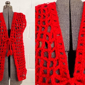 Vintage jaren 70 rood gehaakt vest - mouwloos gebreide strik aan de voorkant