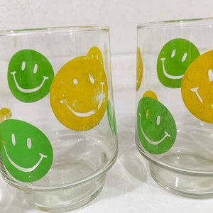 Vintage Smiley Face Glasses Set of 4 Juice Glass 1970s Cup Classic Happy Smile Novelty Yellow Green Kawaii Kitsch Retro 70s image 3