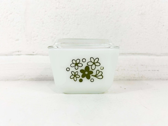 Vintage Pyrex Small Refrigerator Dish with Lid Spring Blossom 501-B Crazy Daisy 1970s