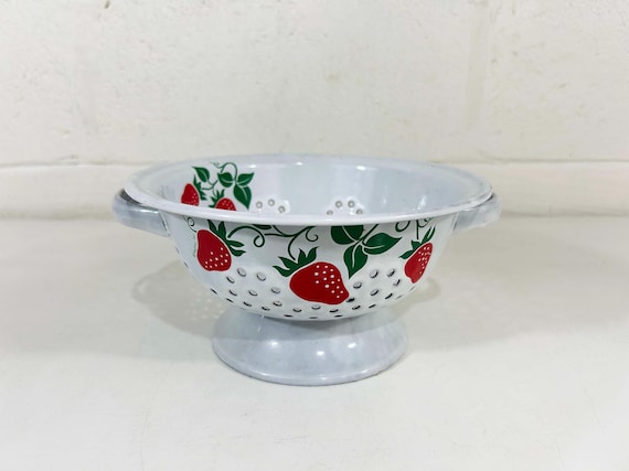 Vintage Strawberry Colander Enamel 1983 Strawberries Strainer Fruit Farmhouse Cottagecore 1980s