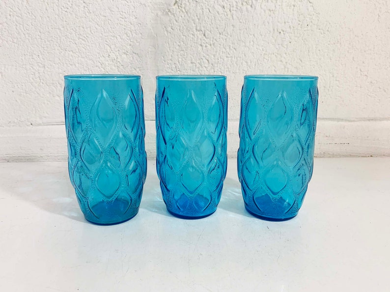 Vintage Aqua Blue Glasses Teal Water Glass Mid-Century Glassware Set of 3 Dopamine Anchor Hocking Diamond Madrid Pattern 1970s 70s image 3