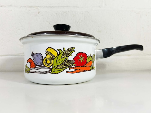 Vintage Garden Vegetable Pot Fingerhut 1975 Farmhouse Decor Saucepan Lid Enamel Cookware Pan Kitchen Home Retro Kitsch Kitschy 1970s 70s