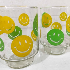 Vintage Smiley Face Glasses Set of 4 Juice Glass 1970s Cup Classic Happy Smile Novelty Yellow Green Kawaii Kitsch Retro 70s image 5