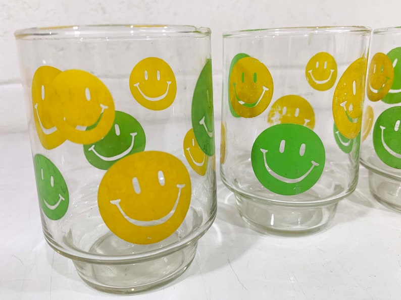 Vintage Smiley Face Glasses Set of 4 Juice Glass 1970s Cup Classic Happy Smile Novelty Yellow Green Kawaii Kitsch Retro 70s image 5
