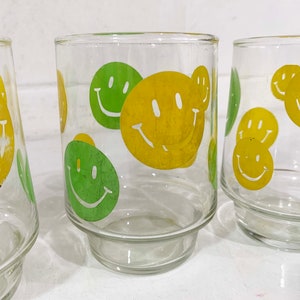 Vintage Smiley Face Glasses Set of 4 Juice Glass 1970s Cup Classic Happy Smile Novelty Yellow Green Kawaii Kitsch Retro 70s image 4