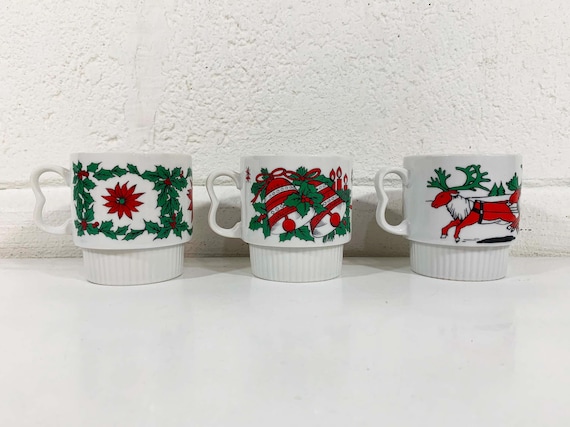 Vintage Christmas Mugs Set of 3 Stacking Ceramic Cups Green Red Snowflake Santa Kitsch Kitchen Kawaii Cute 1970s 70s