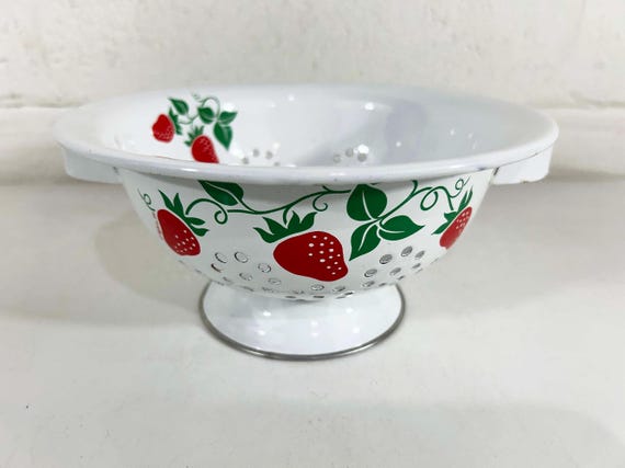 Vintage Enamel Strawberry Colander Teleflora 1983 Strawberries Strainer Kitchen Decor Fruit White Farmhouse Cottage Cottagecore Kitsch 1980s