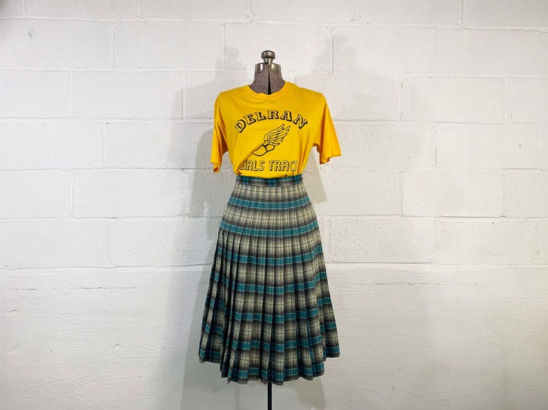Vintage Yellow T-Shirt Jerzees Delran Girls Track Single Stitch Short Sleeve Tee Hipster Shirt New Jersey Unisex 1980s 80s Large image 4