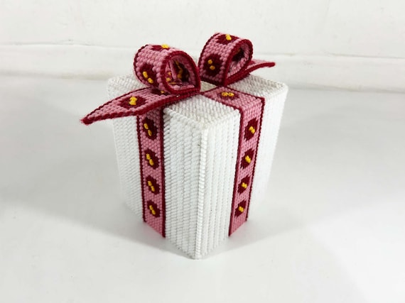 Vintage Tissue Box Cover Needlepoint Handmade Present Gift Home Decor Cottagecore 1980s 1990s Kawaii Kitsch Cute
