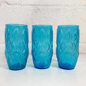 Vintage Aqua Blue Glasses Teal Water Glass Mid-Century Glassware Set of 3 Dopamine Anchor Hocking Diamond Madrid Pattern 1970s 70s image 2