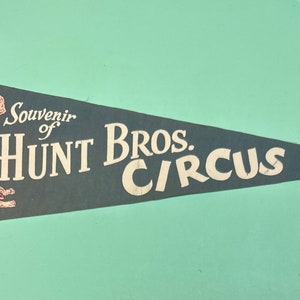 Vintage 1950&#39;s hunt bros brothers clown tiger  circus clown Pennant Flag Banner 8.5x26.5 inches