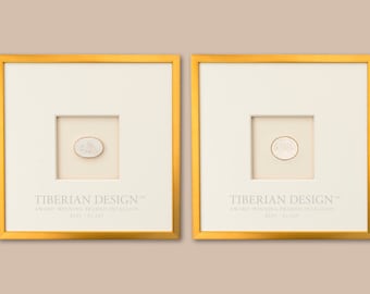 Könnte beinhalten: Zwei goldgerahmte Bilder mit weißen Passepartouts und einem weißen ovalen Design in der Mitte. Der Text "TIBERIAN DESIGN™" ist unter dem Oval in jedem Bild gedruckt. Der Text "Award Winning Framed In Style" ist unter dem Firmennamen gedruckt. Der Text "8299-81,245" ist unter dem Text "Award Winning Framed In Style" gedruckt.