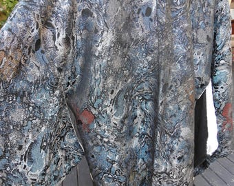 Haori. Heavy metallic silk urushi fabric. Japanese Kimono Coat. Detailed and glowing. Saffron silk Himo Ties, Spectacular!