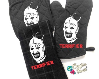 Terrifier oven mitt glove, towel, and two pot holders