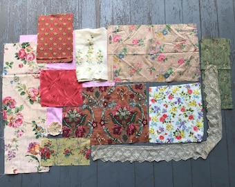 Peças de tecido decorativas antigas com estampas florais, chita, damasco, etc.