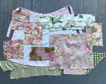 Peças de tecido antigas com estampas florais desbotadas, 1900-1920