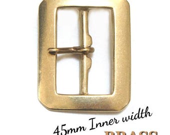 May include: A brass buckle with a 45mm inner width. The buckle is a rectangular shape with rounded corners and a smooth finish.