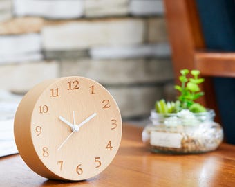 Reloj de madera de diseño, reloj de mesa de madera, reloj de escritorio minimalista, reloj analógico de movimiento silencioso, reloj sin tictac, "Planeta"