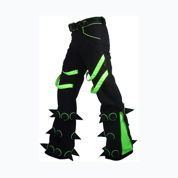 Spikey Pants: Schwarze Hose mit weichen Spikes, UV Lime-Paspeln und ausgestellten Einsätzen, schmale Passform, Beinreißverschlüsse. Rave-Hosen, Festival-Hosen, Punk-Hosen