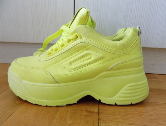 9 90s sneakers