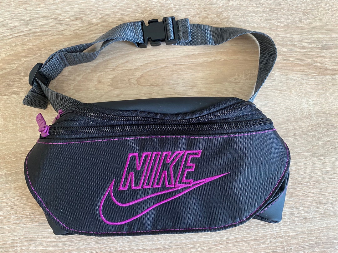 【レディース・人気】NIKE Heritage Retro Purple Fanny パック Nike Heritage Retro Purple Fanny Pack at Hamilton Place in