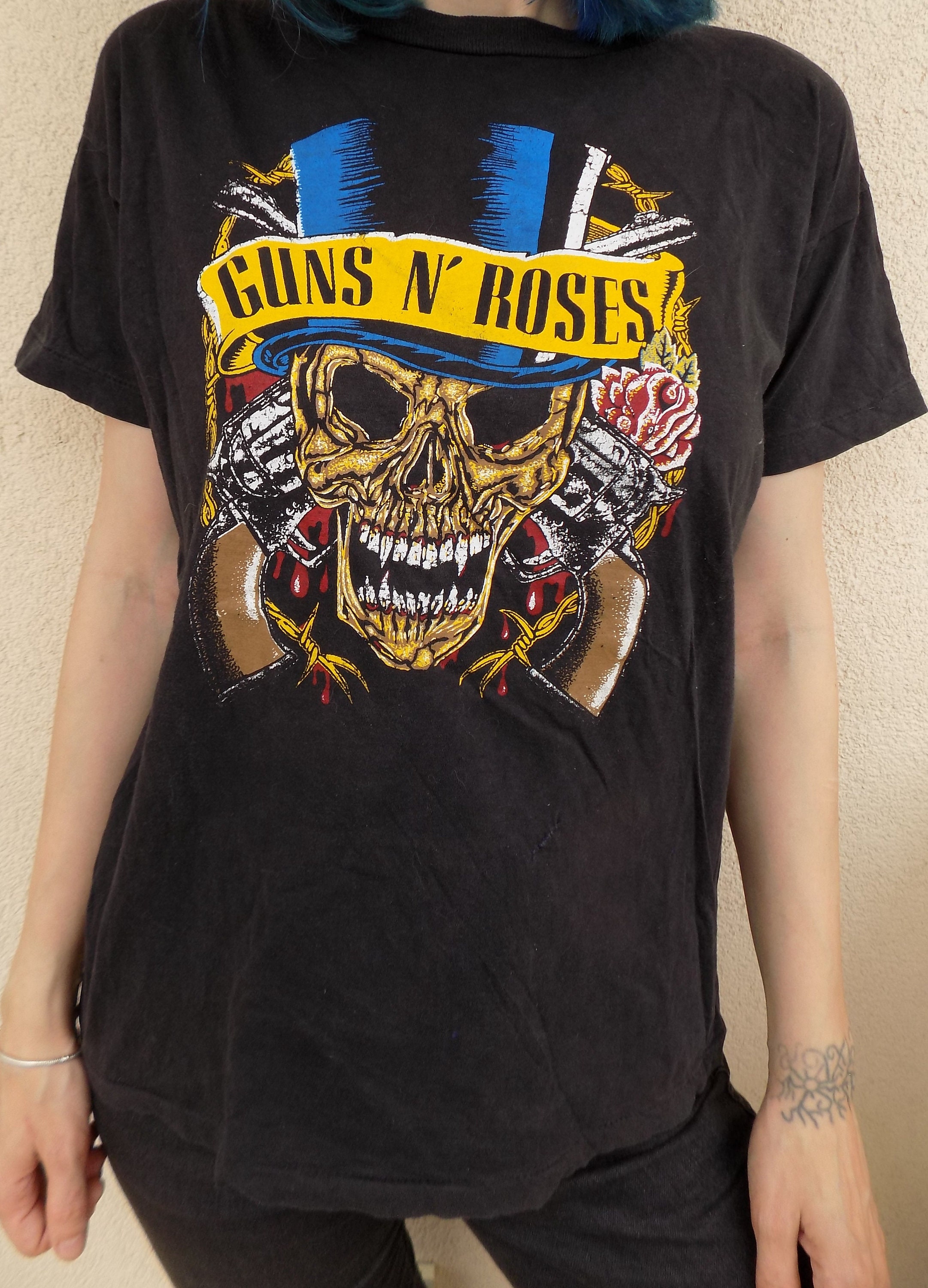 Vintage 90's Guns N' Roses T-shirt - Etsy Vintage 90's Guns N' Roses T-shirt - Etsy