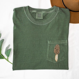 Morel Mushroom T-shirt| Mushroom T-shirt | Hand Painted | Unisex T-Shirt | Fungi Shirt | Mushroom Clothing | Outdoorsy Gifts | Nature Shirt