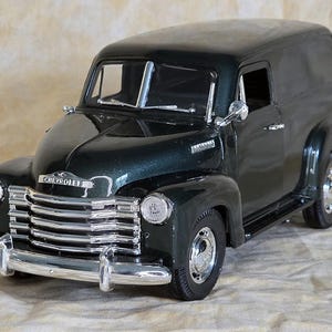 Collectible ‘50 Chevrolet Panel Truck 1:18 Scale Diecast Model MIRA SOLIDO Made in Spain Dark Green Split Windshield Carryall Suburban Chevy