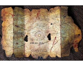グーニーズ 片目のウィリーの正確に折りたためる海賊の宝の地図 レプリカ小道具 博物館のボードに載っている チャンク ナマケモノ アストリア オレゴン キャノンビーチ マイキー