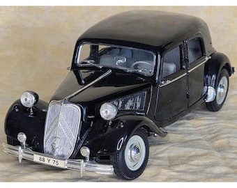 Franklin Mint 1951 Citroen 2CV Silver 1:24 Scale Diecast Model Car
