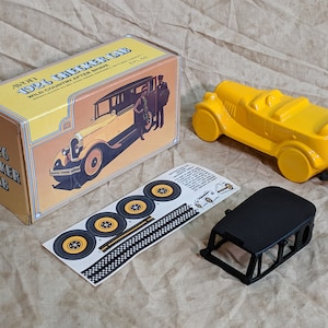 MINT Vintage Avon Checkered Checker Cab 1926 Wild Country Aftershave Glass Car Bottle Never Opened Retro Glass Avon Bottle Unused Stickers