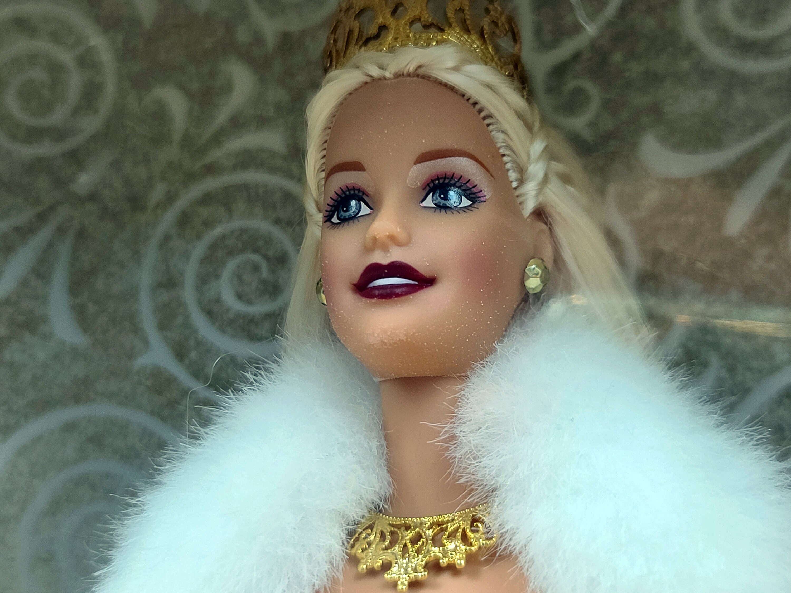 barbie gold dress for dolls Cocktail dress Her gown features a glittering golden bodice with ruffled sleeves and a tulle skirt with a shimmering snowflake 2000s Y2K Holiday Barbie Doll