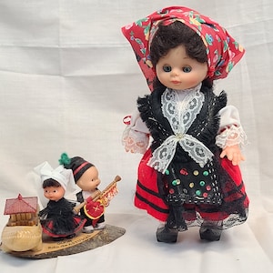 Vintage 1950’s Handmade Sewn European Costume Dress Collectible Ethnic Cloth Dolls Lot Pair of Spain Portugal Folk Dolls Couple Wooden House