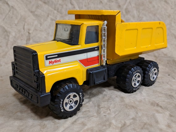 nylint dump truck