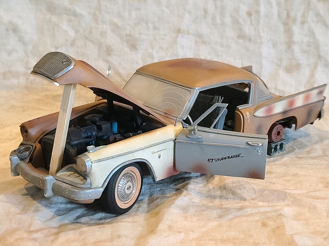 VERY RARE 1:18 Scale Vintage 1957 Studebaker Golden Hawk