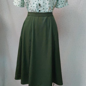 Saia de dia de 6 painéis em rayon/linho verde-floresta, estilo anos 1940.
