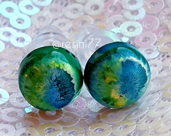 Petri Art Earrings in yellow, blue and white. Size each Cabochon 0,7 cm (7 mm)