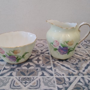 Paragon, by appointements for her majesty the queen, china potters, sugar and cream pot