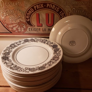 Manitou Grindley England 4 white and black bread plates