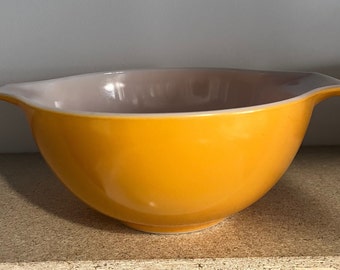 Pyrex Cinderella yellow ocher 442 1 1/2 qt mixing bowl A1