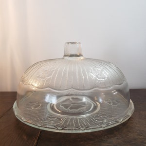 Cheese dome, cloche à fromage, clear glass, iris, flower, verre clair, vintage, mid century,  plateau à fromage,