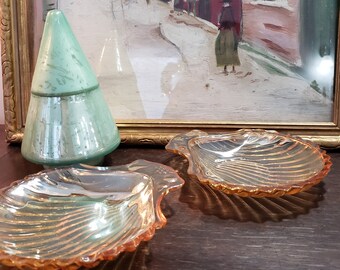 2 peach glass shells, shell-shaped dishes in vintage peach color