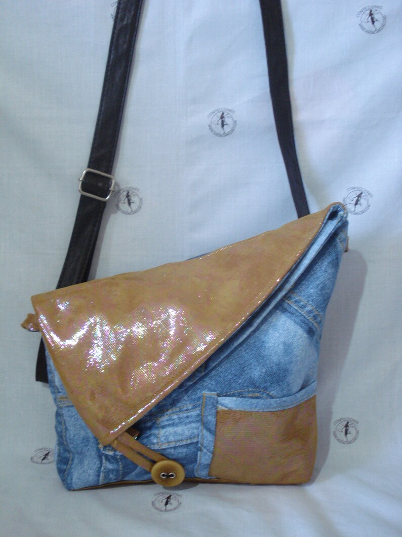 Denim bag with leather camel changeant