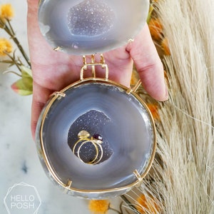 XL Gray Geode Ring Box: Crystal Jewelry Display with Gold Stand