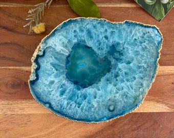 Plateau en agate bleue : dessous de plat en pierres précieuses bordées d'or, décoration d'intérieur