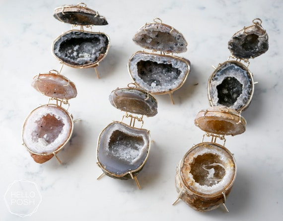 Geode ring box selected at RANDOM. 1 geode jewelry holder. natural stone jewelry display. wedding engagement ring box